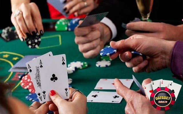 Cách bịp poker bằng việc kiểm tra bài