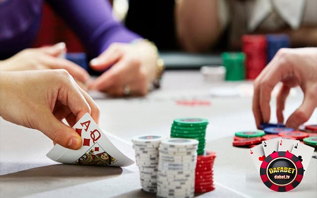 Cách bịp Poker đánh lừa bài đẹp