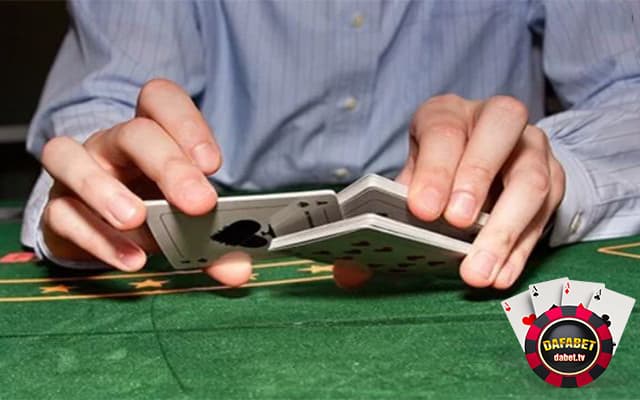 Cách bịp Poker  thông qua việc tráo bài